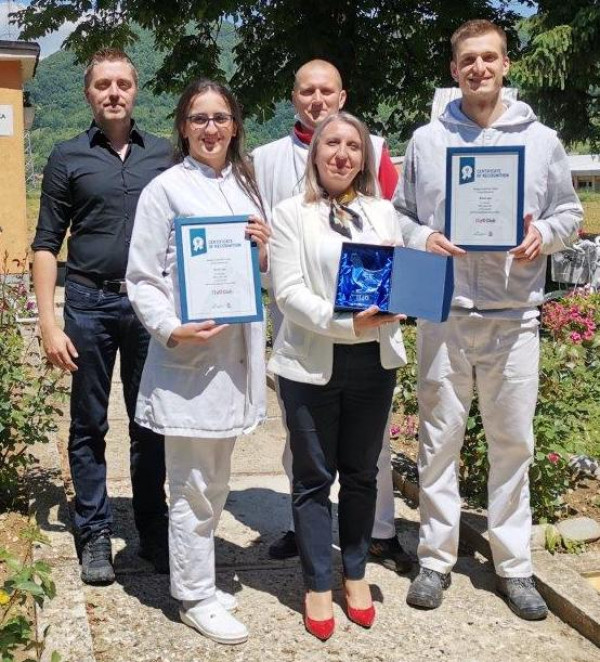 Members of the BROVIS team with certificates